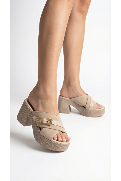 Limeo Άνετα γυναικεία καλοκαιρινά σανδάλια με λεπτομέρεια από πλαϊνή αγκράφα ...