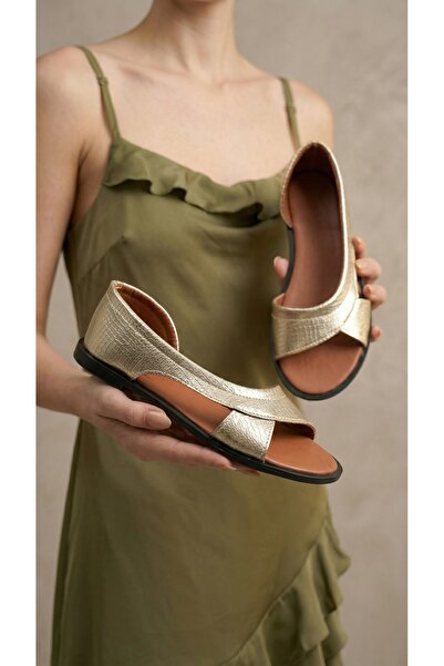 Beyond Γυναικεία χρυσά λουστρίνια σανδάλια με ανοιχτό μπροστινό μέρος 1cm BYN...