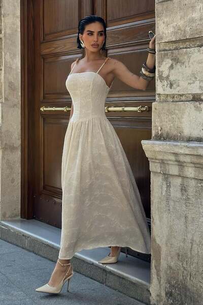 Lijuri Φόρεμα γκιπούρ με χάντρες στους ώμους και λεπτομέρεια με πιέτες 2040