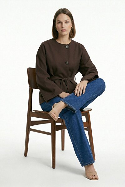 Rays Καφέ μπουφάν με κανονική εφαρμογή, λαιμόκοψη ποδηλάτου και ζώνη 7672