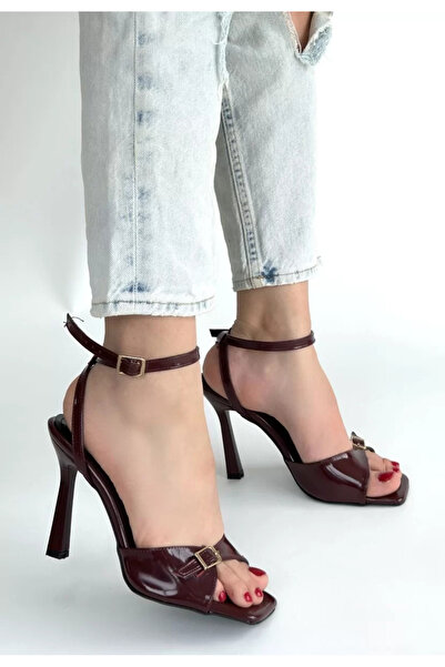 Kanonik Education Παπούτσια Hoste Bordo από λουστρίνι με τακούνι και ζώνη στο...