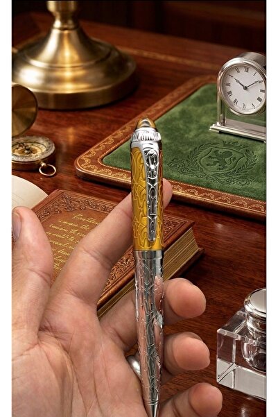 Pen قلم فاخر يجسد الاناقه والفخامه