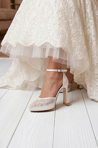 Modavien Γυναικεία βραδινά παπούτσια εκρού με πλατφόρμα 10 εκ.