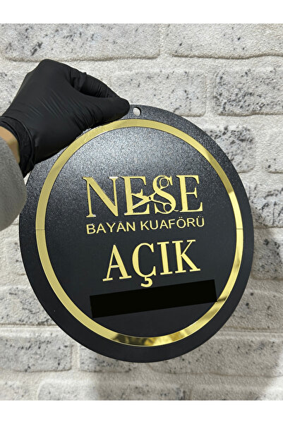 Dekorviaa Açık/Kapalı Yazılı Kapı Tabelası - Siyah/Gold Tasarım
