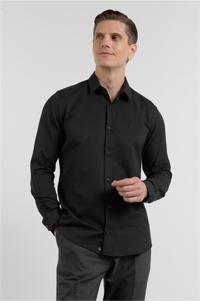 İmza Μαύρο πουκάμισο με σκληρό γιακά, μακρύ μανίκι, χωρίς τσέπες, στενή εφαρμ...