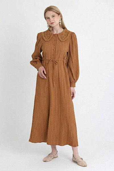 Rays Καφέ φόρεμα με δαντέλα στο λαιμό και δέσιμο στη μέση 4330A