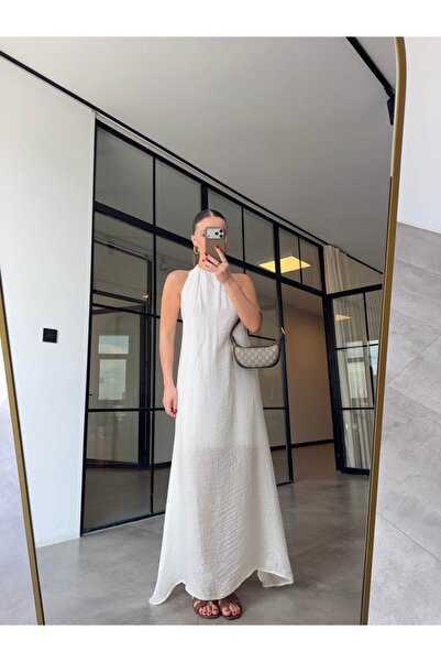 BB Bensu Buyruk ΛΙΝΟ ΦΟΡΕΜΑ ΜΑΞΙ ΜΕ ΔΕΣΙΜΑ ΣΤΟ ΛΑΙΜΟ ΕΚΡΟΥ