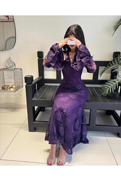 Mira فستان سهره ناعم وأنيق ويتميز بخامة الدانتيل الأنيق والبارز
