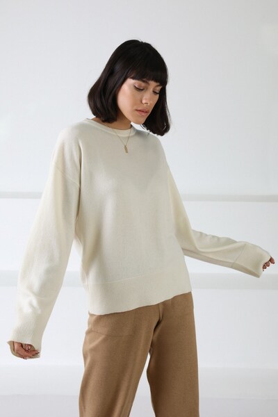 Ferraro Women's Ecru 100% Cashmere Crew Neck Soft Textured Knitwear Sweater Stylish