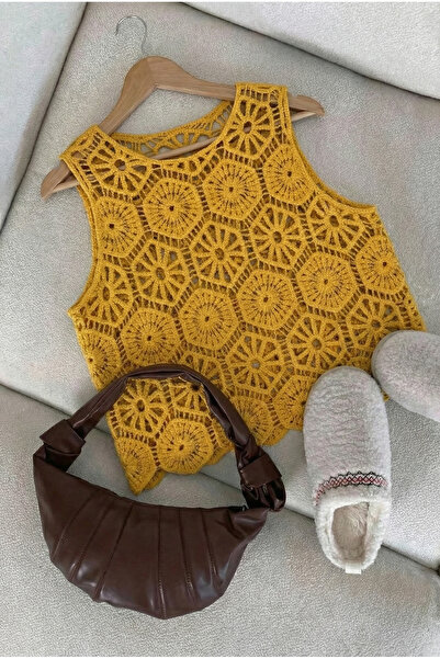 FEMELLE Γυναικεία κίτρινη αμάνικη μπλούζα με βελονάκι