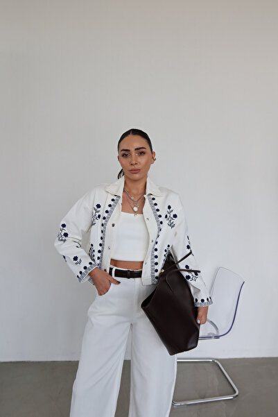 Özge Özgenç Ön Kısmı Nakışlı Denim Ceket