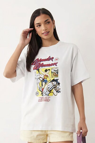 The Champ Clothing Γυναικείο μπλουζάκι oversize με στάμπα Comic Wonder σε λευ...