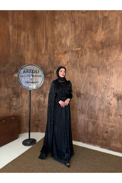 Aranlı tekstil Βραδινό φόρεμα με πέτσαλο και μανίκια