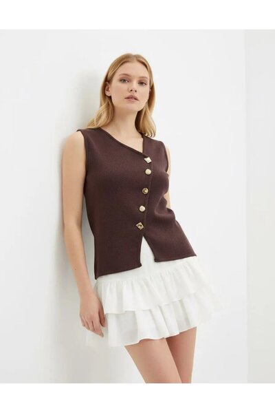 Park Karon 12049 Γυναικείο πλεκτό γιλέκο με ασύμμετρο γιακά και χρυσά κουμπιά...