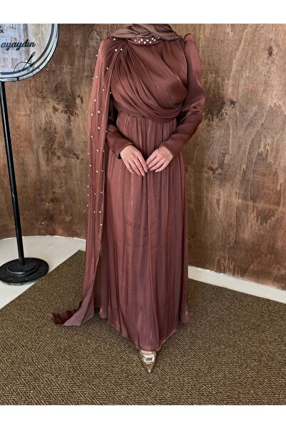 hacer ayaydın Βραδινό φόρεμα με πέτσαλο και μανίκια