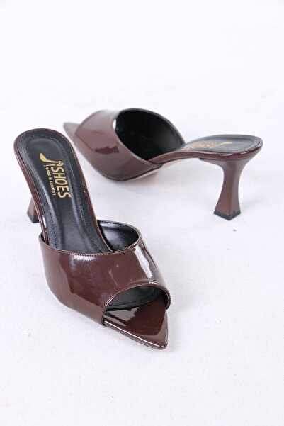 sefayol Γυναικείες παντόφλες με τακούνι από λουστρίνι Nadeen Brown