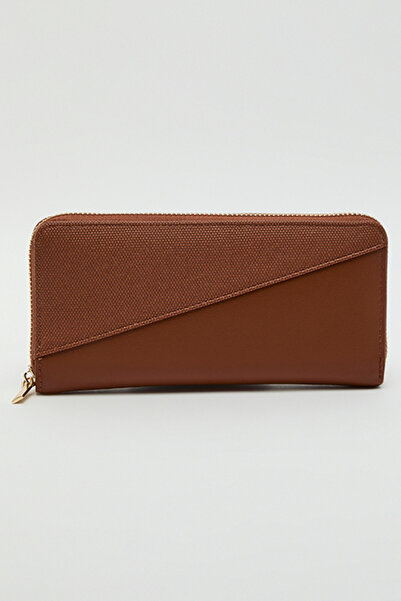 R&B Textured Zippered Wallet