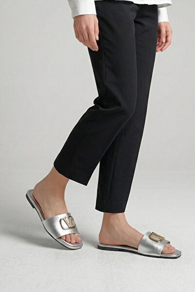 Gökhan Talay Γυναικείες παντόφλες Zeritha Lame Metallic με λεπτομέρεια αγκράφ...