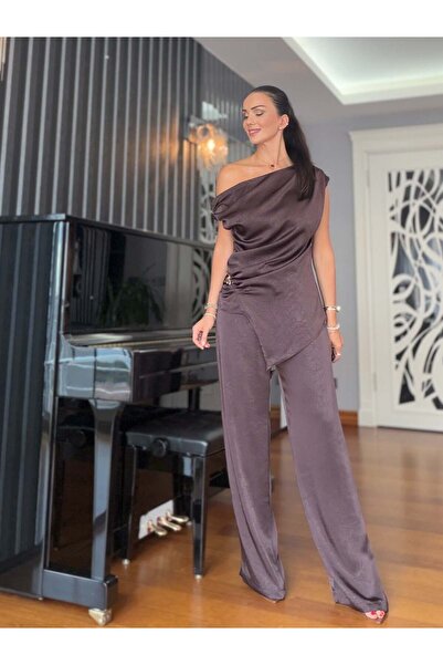 Atelier Derin Set din satin maro cu detaliu cataramă și talie elastică