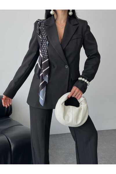 Moda İkra Κομψό και μοντέρνο γυναικείο σύνολο, τελειωμένο με ένα σάλι με σχέδ...