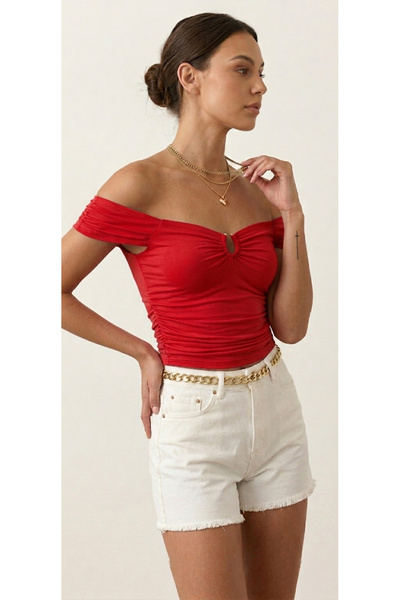 By Caspita Fashion Γυναικεία μπλούζα Lenithra με ανοιχτούς ώμους, με μαζευμέν...