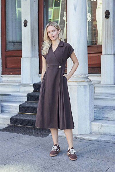 Jument Γυναικείο φόρεμα με διαγώνιο διπλό στήθος, γιακά κρουβάλ, τσέπες με ρι...