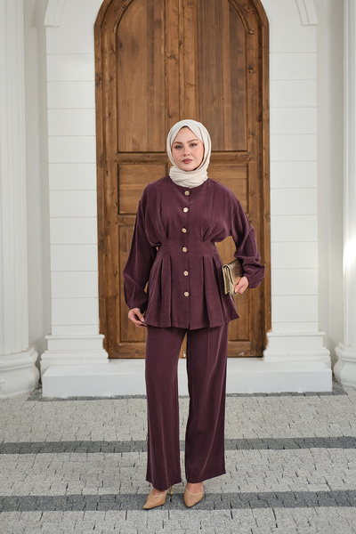 LOCCO Γυναικείο κοστούμι με χρυσά κουμπιά και πλισέ παντελόνι σε χρώμα δαμασκηνί