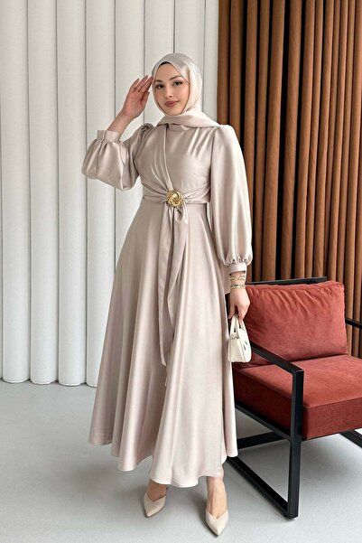 Modaensarbutik Broş Detaylı Premium Kumaş Saten Tesettür Abiye-TAŞ