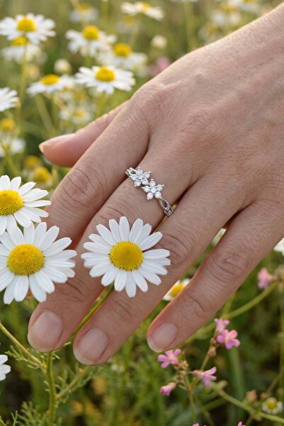 Adjustable Ring with Daisy Gemstone