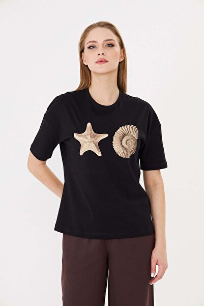 Sortie Μπλουζάκι Basic με άνετη εφαρμογή και στάμπα αστερία και στρείδια, μαύρο