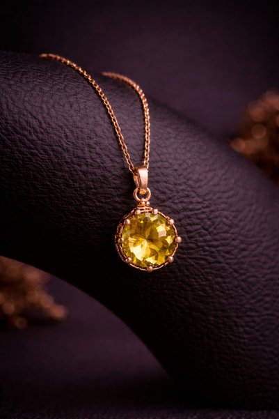 İyyaKee Women's Natural Yellow Citrine Stone Round Pure Copper Chain Antiallergic Necklace