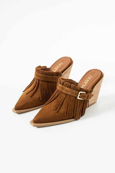 dericia shoes شبشب نسائي فاخر من الجلد الطبيعي بلون تان سويدي مع تفاصيل شرابة...