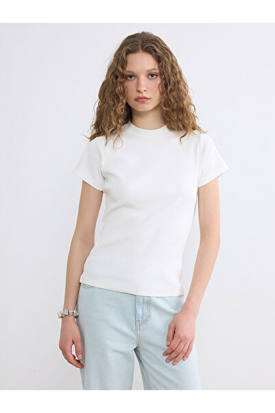LC Waikiki Nevavm Women's T-Shirt with Oval Collar and Difference