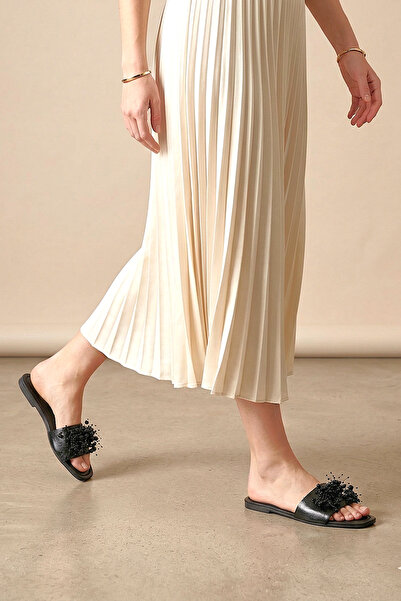 Gökhan Talay Γυναικείες παντόφλες Jumana από μαύρο λουστρίνι, χειροποίητες με...