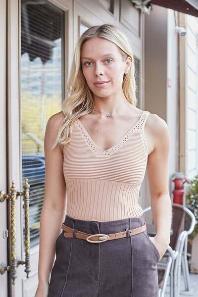 Jument Γυναικεία ελαστικά πλεκτά ενδύματα με χοντρά λουράκια Body Bluz-Camel