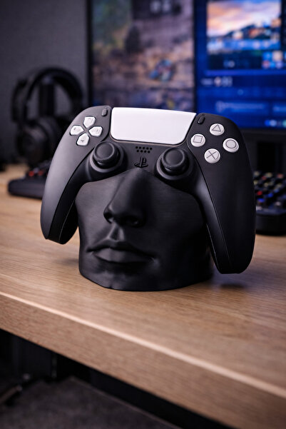 Root Made PS5 DualSense Oyun Kolu Standı İnsan Figürlü Dekoratif Gamepad Tutucu Siyah ve Beyaz Tasarım