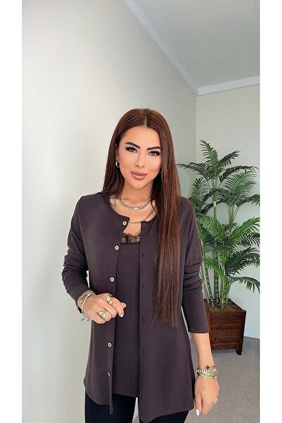 DİDEM GÜLTAKTI بلوزة نسائية من Loute بتفاصيل دانتيل ولون بني غامق
