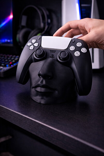 Root Made PS5 DualSense Oyun Kolu Standı İnsan Figürlü Dekoratif Gamepad Tutucu Siyah ve Beyaz Tasarım