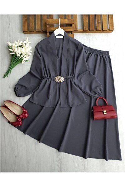 TrendParis Σετ Φούστα-Σακάκι με Διπλή Υφασμάτινη Καρφίτσα Λεπτομέρειας