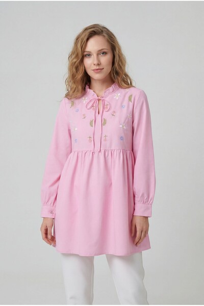 MİYALORA V Yaka Fırfırlı Çiçek Nakışlı Poplin Tunik - Pembe