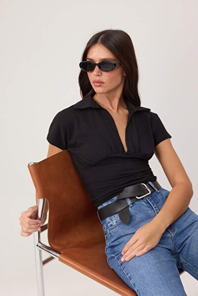 Συλλογή Trendyol Μαύρη εφαρμοστή μπλούζα με λαιμόκοψη πόλο και κοντό μανίκι, ...