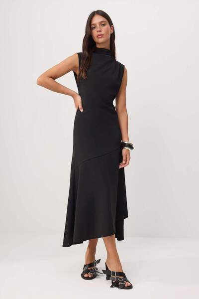 Συλλογή Trendyol Μαύρο φόρεμα μάξι με λεπτομέρεια σκίσιμο και ντραπέ γιακά TW...