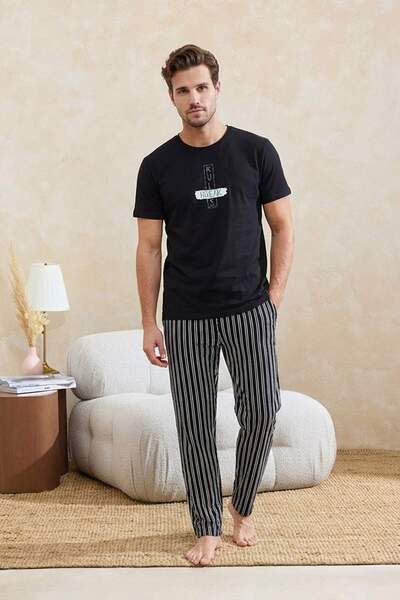 Trendyol Kollektion Schwarzes, normal geschnittenes, kariertes Baumwoll-Stric...