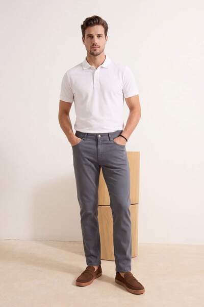 Συλλογή Trendyol Ανδρικό υφαντό παντελόνι από ανθρακί ίσιο ύφασμα 100% βαμβάκ...