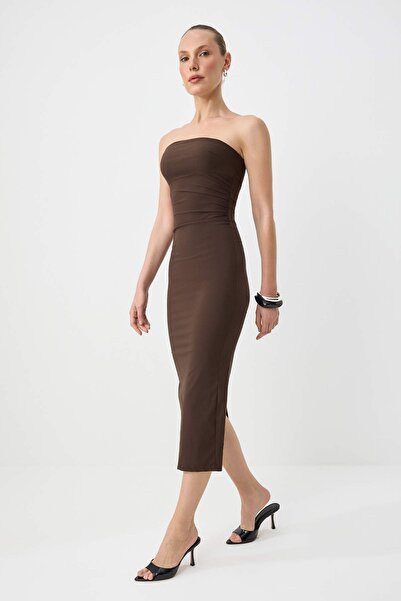 Συλλογή Trendyol Καφέ Φόρεμα με Στράπλες και Βαθύ Σκίσιμο, Υφαντό Μάξι Φόρεμα...