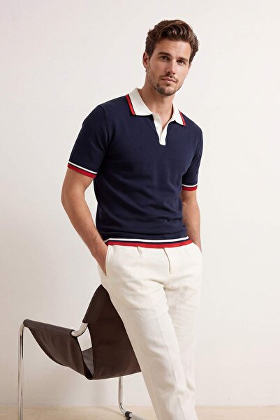 Συλλογή Trendyol Μπλουζάκι με γιακά πόλο σε μπλε ναυτικό χρώμα, κανονικής εφα...