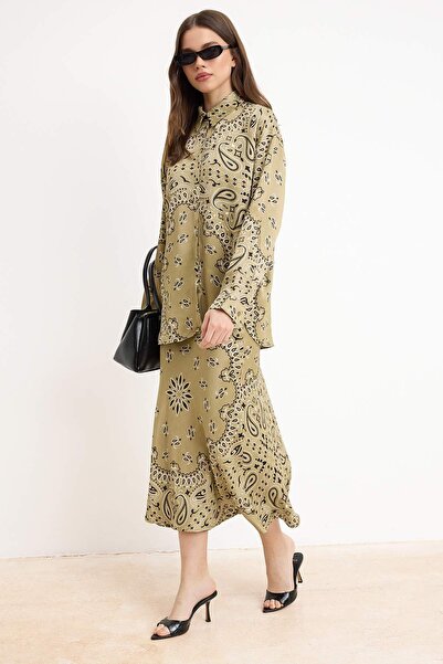 Trendyol Modest Πράσινο πουκάμισο με έθνικ σχέδια, υπερμεγέθες, από σατέν ύφα...