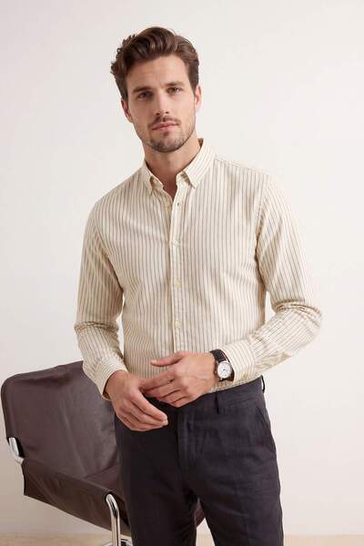 Trendyol Kollektion Ecru Slim Fit/Schmal geschnittenes Sommer-Herrenhemd aus ...