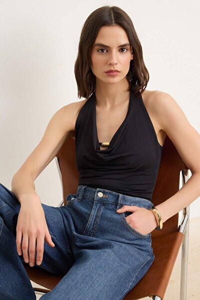 Συλλογή Trendyol Μαύρο ίσιο εφαρμοστό κορμάκι με λαιμόκοψη Με δέσιμο χωρίς μα...