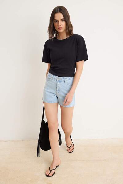 Συλλογή Trendyol Ανοιχτό μπλε ψηλόμεσο τζιν σορτς City Boy με χαμηλή ελαστικό...